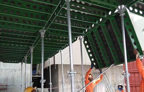 O que é cimbramento metálico: sistema Green Formwork de fôrma e escoramento instalado em obra